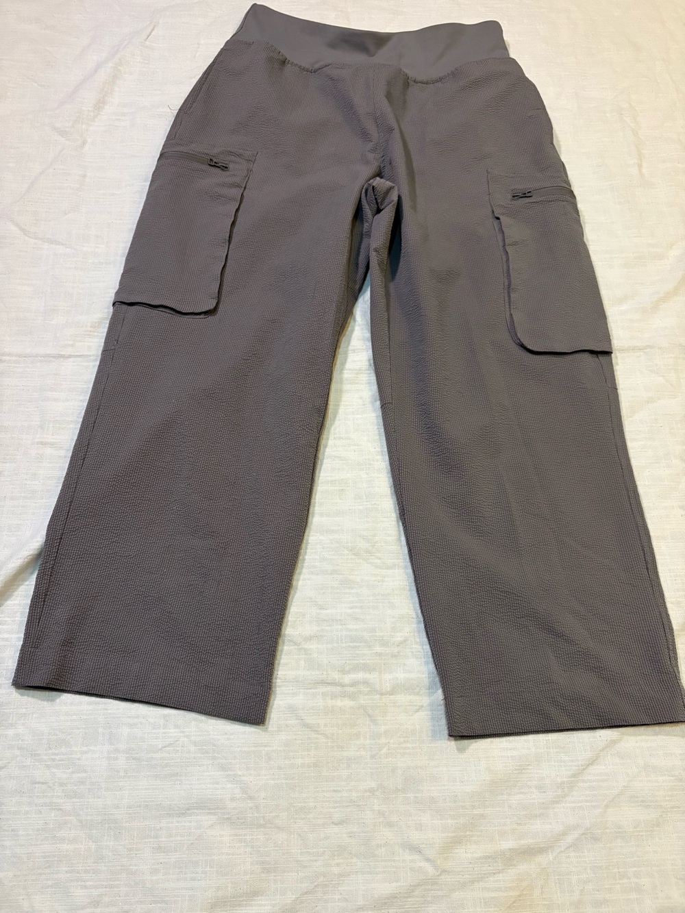 Sage Collective cropped cargo pants size medium